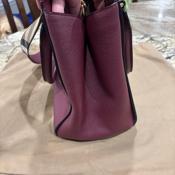 Burberry Soft Grain Medium Buckle Tote-Excellent! 👛 - Picture 12 of 15